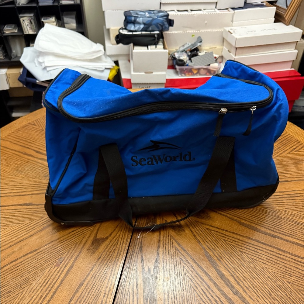 Sea World Medium Size Blue and Black Duffel Bag with Rollers